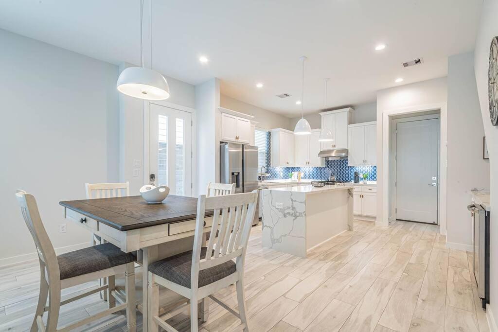 Charming 3-Bedroom Luxury Home Near Downtown, Nrg, Galleria & Medical Center Houston Exterior photo